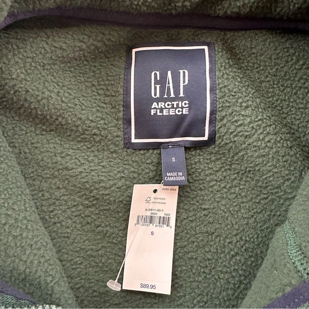 Gap Men’s Sherpa Half Zip Pullover Arctic Fleece. Size small. Green. NWT